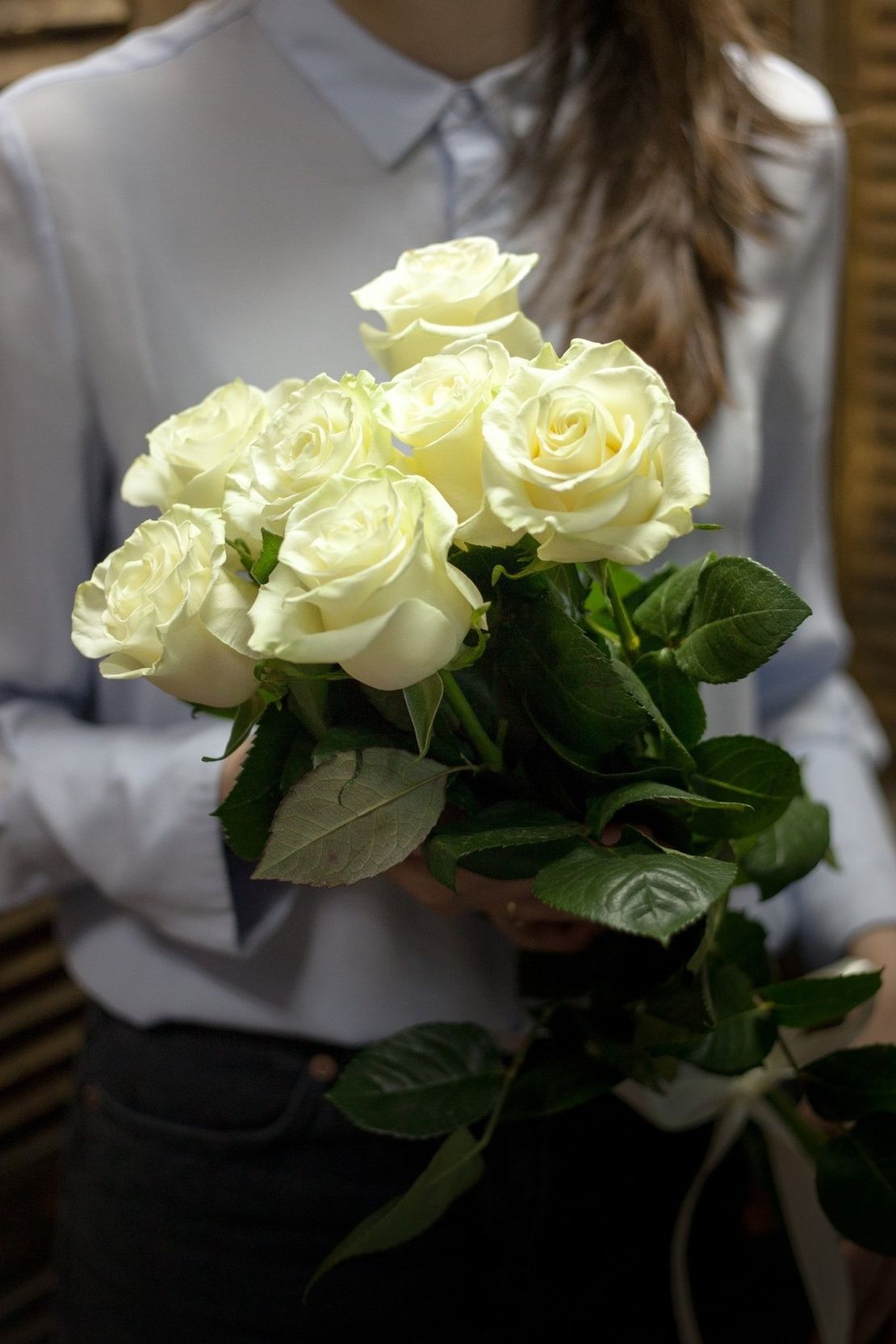 шляпная коробка с розами и гипсофилой для подарка в Владимире