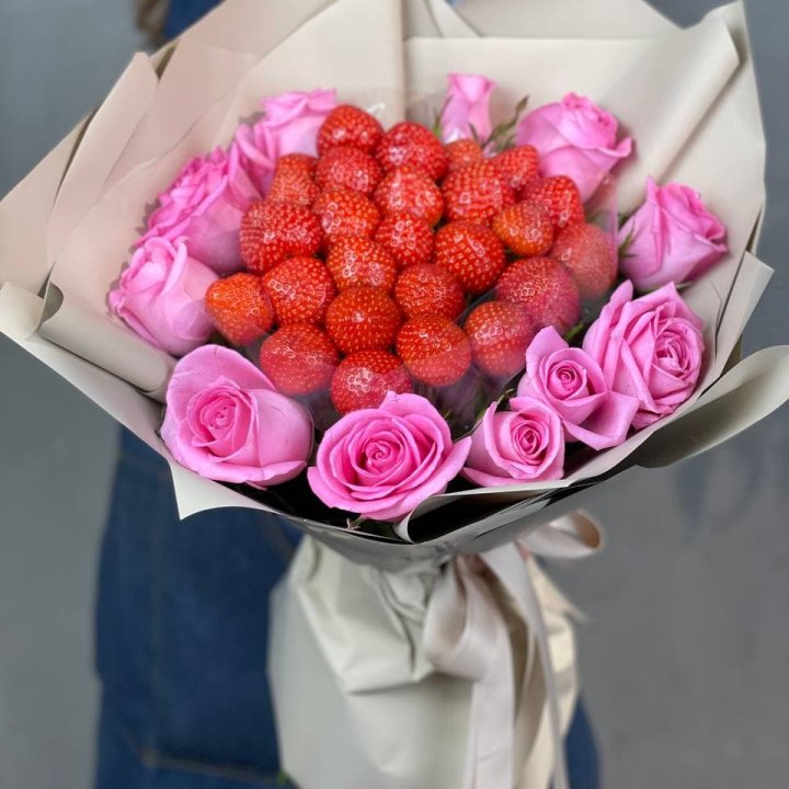 Клубника и розы в Владимире