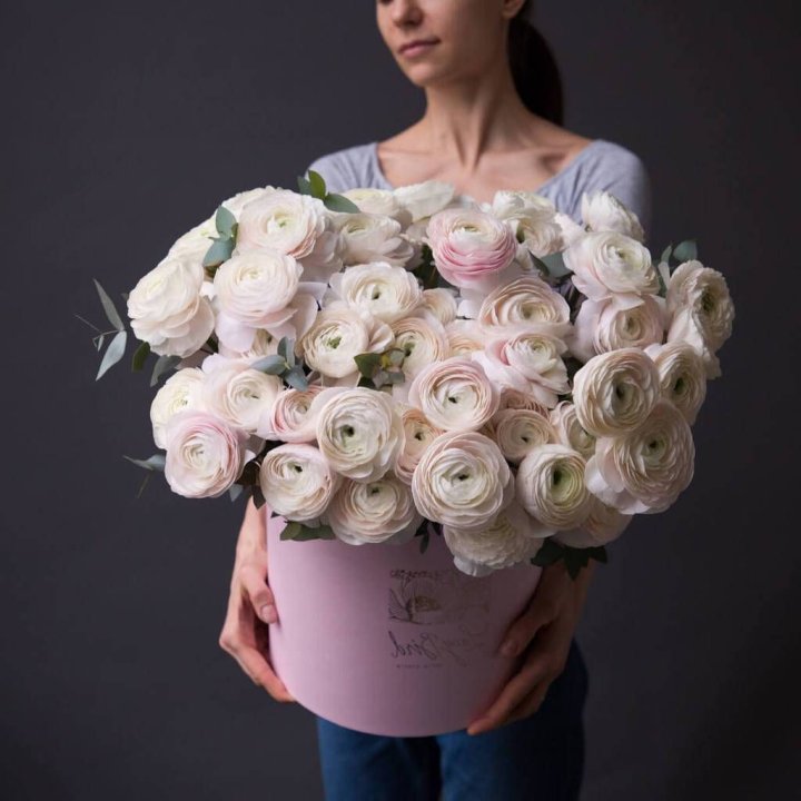 Бокс с ранункулюсами в Владимире