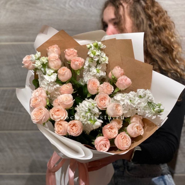 Букет бомбасти и маттиола в Владимире