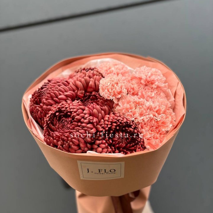 Букет хризантем и диантусов  в Владимире