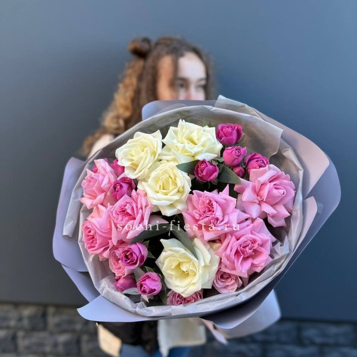 Букет французских и пионовидных роз в Владимире