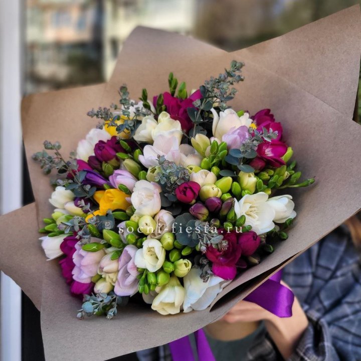 Букет фрезий "Радуга" в Владимире