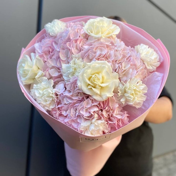  Букет гортензий и роз  в Владимире