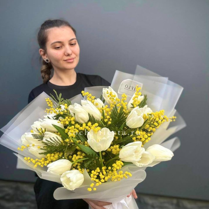 Букет тюльпанов и мимозы в Владимире