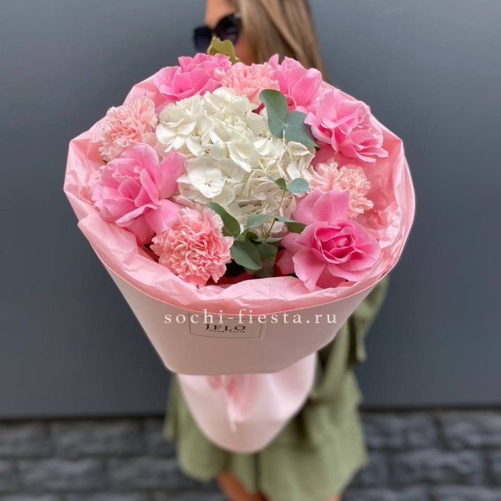  Букет роз и гортензии "Навола" в Владимире