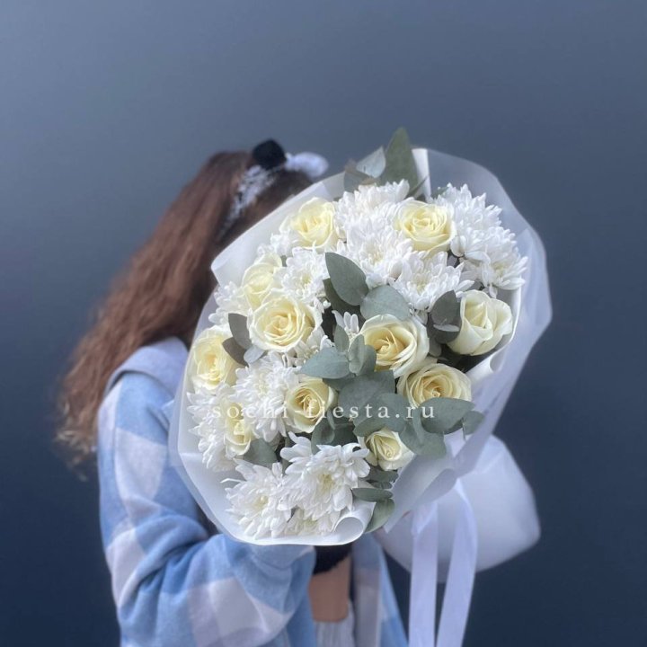 Букет белых роз с хризантемой  в Владимире