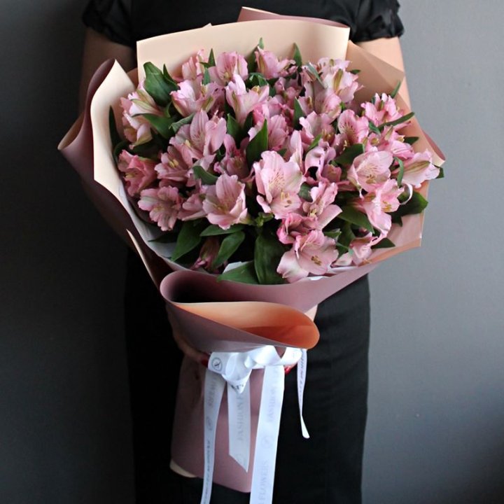Букет розовых альстромерий в Владимире