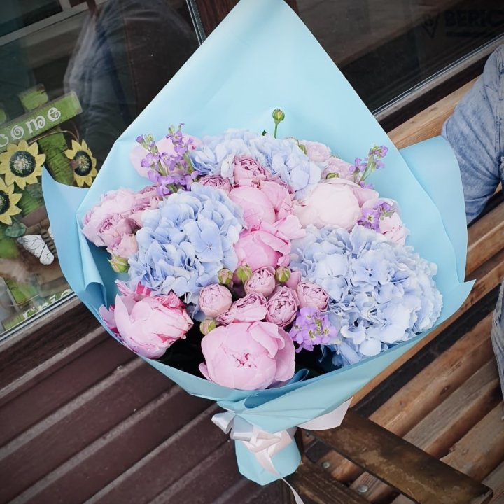 Букет с гортензиями "Блубери" в Владимире