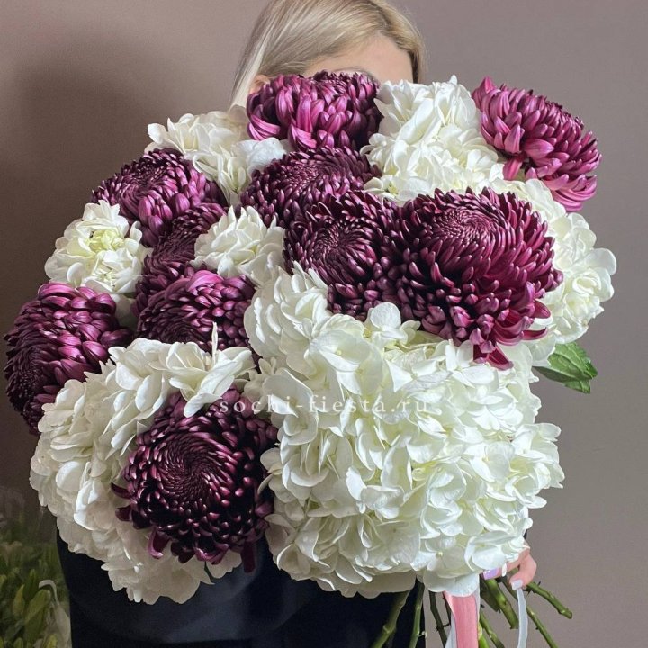 Охапка Бигуди и гортензий в Владимире