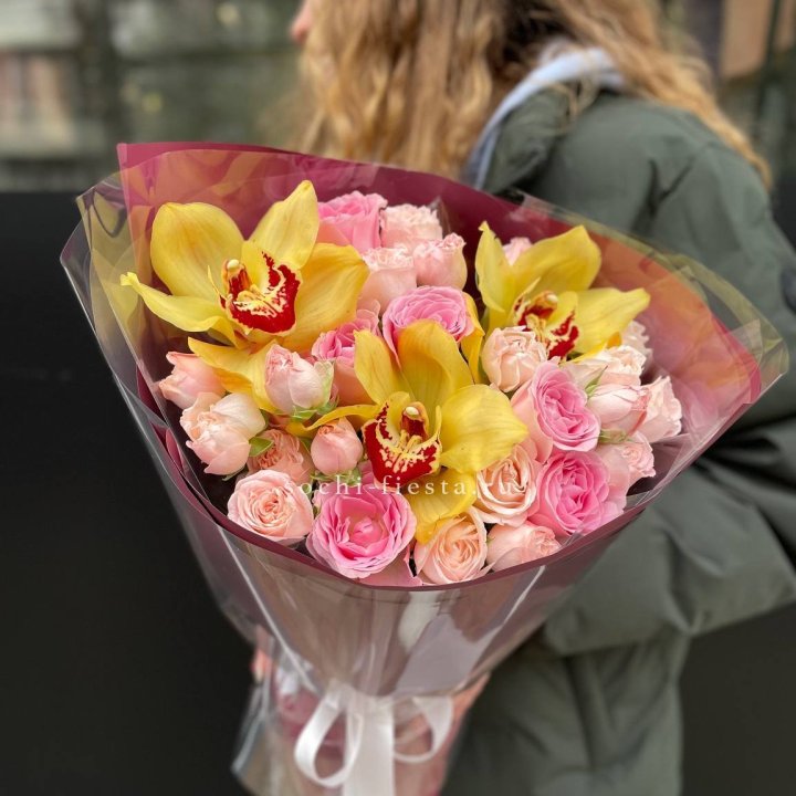  Букет орхидей и роз Есенья в Владимире