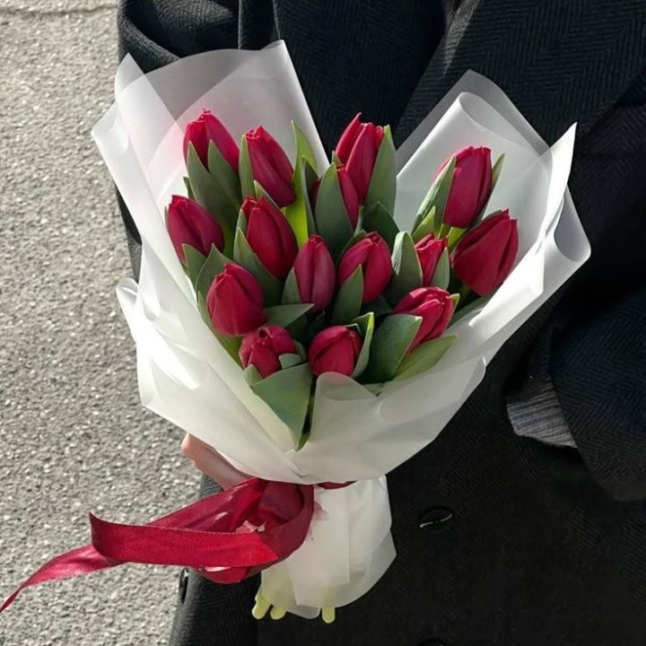 15 красных тюльпанов в Владимире
