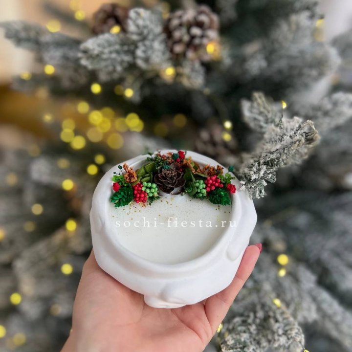 Свеча ароматическая в гипсе Руки с шишкой в Владимире