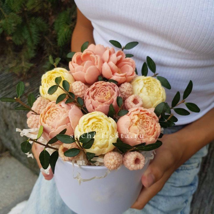 Шоколадный букет с ягодами в Владимире