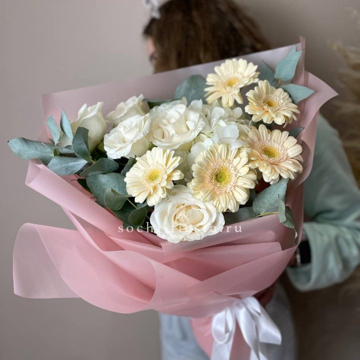 Букет роз, гортензии, гербер  в Владимире