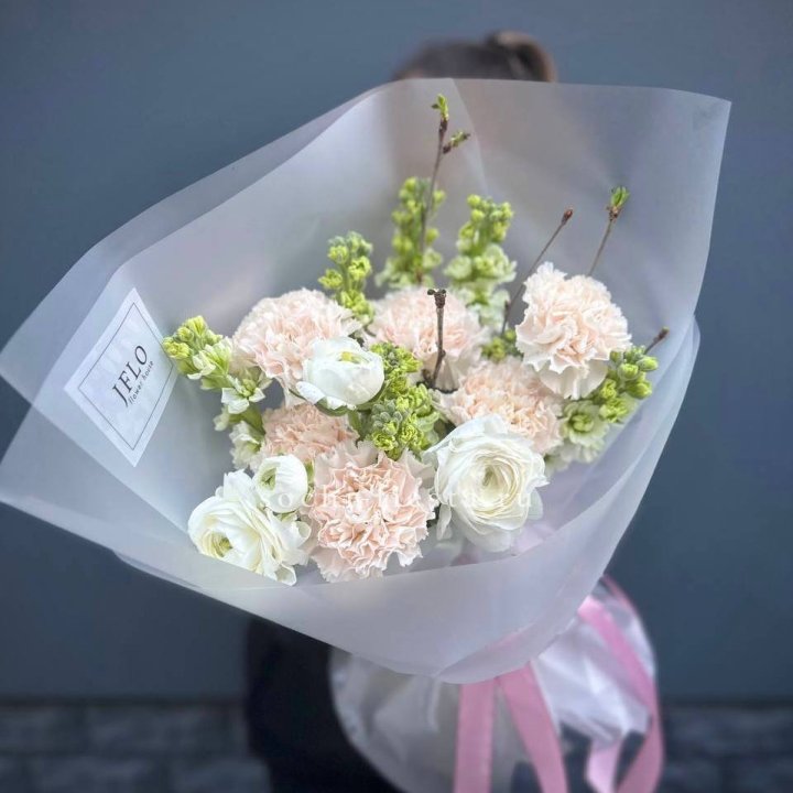 Букет маттиолы и ранункулюсов  в Владимире