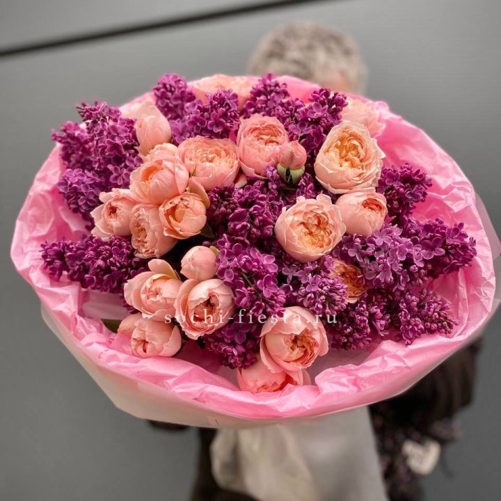  Дуо букет из кустовых роз и сирени в Владимире