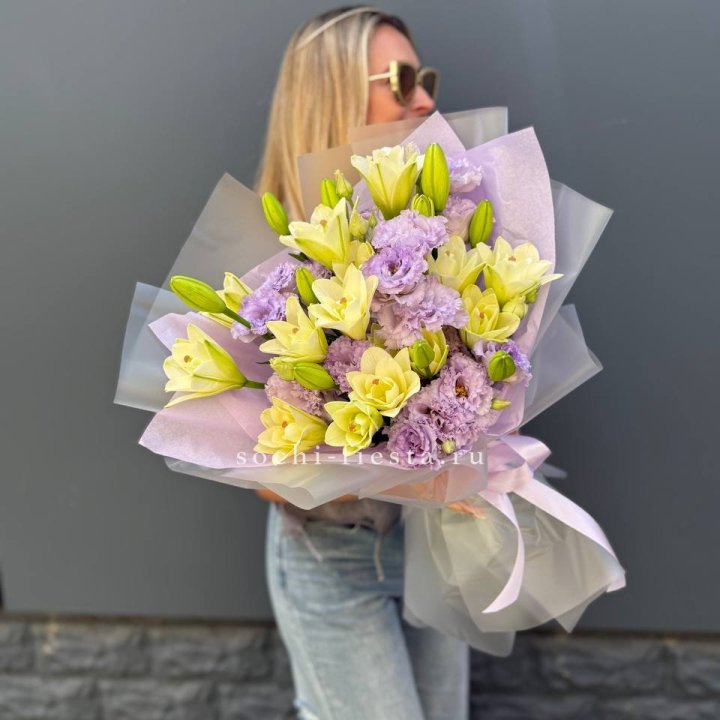 Букет лилий и эустом в Владимире