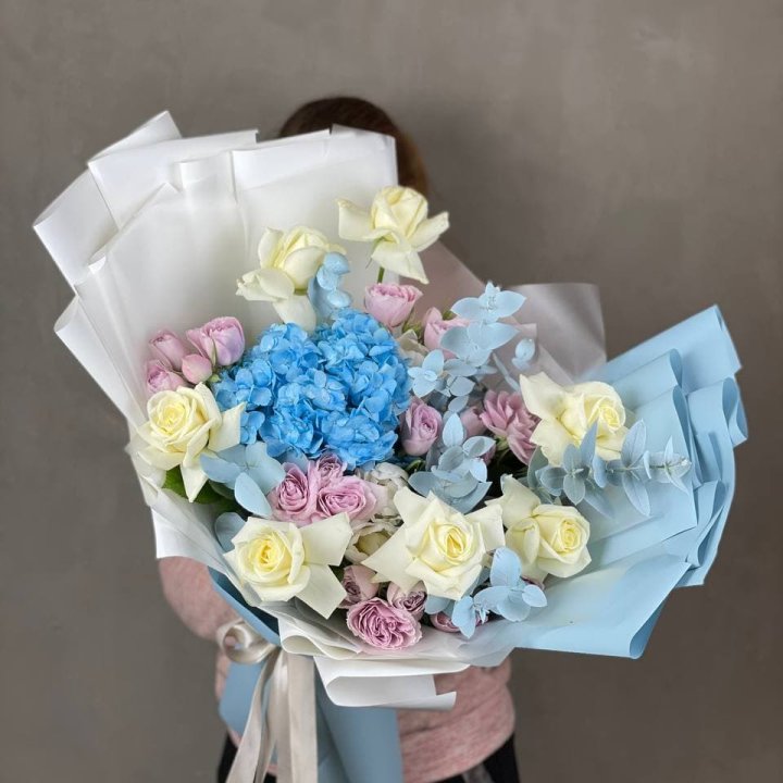 Дизайнерский букет "Блю скайфорт" в Владимире