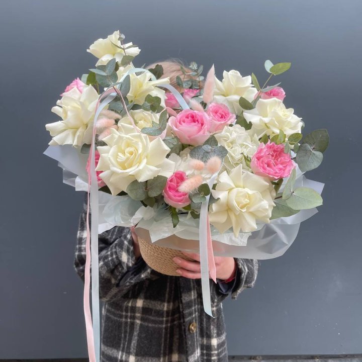 Кашпо с розами в Владимире