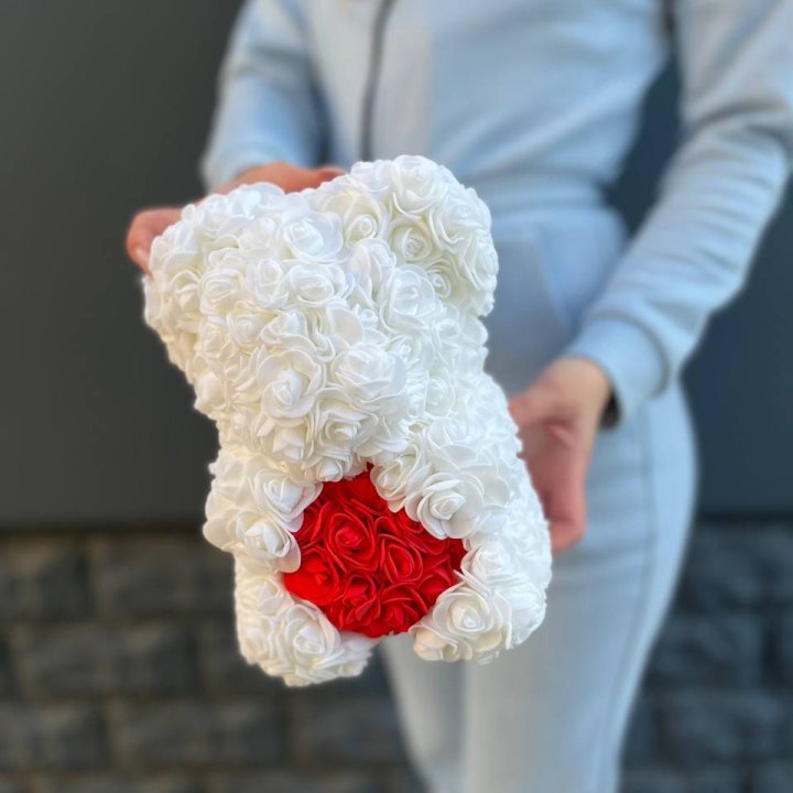 Медведь с красным седцем в Владимире