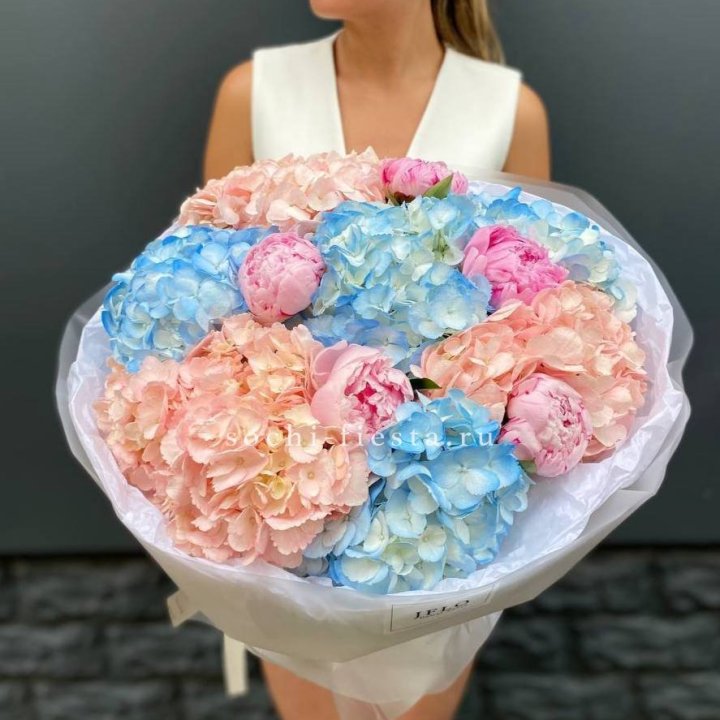 Дуобукет гортензии с пионами  в Владимире