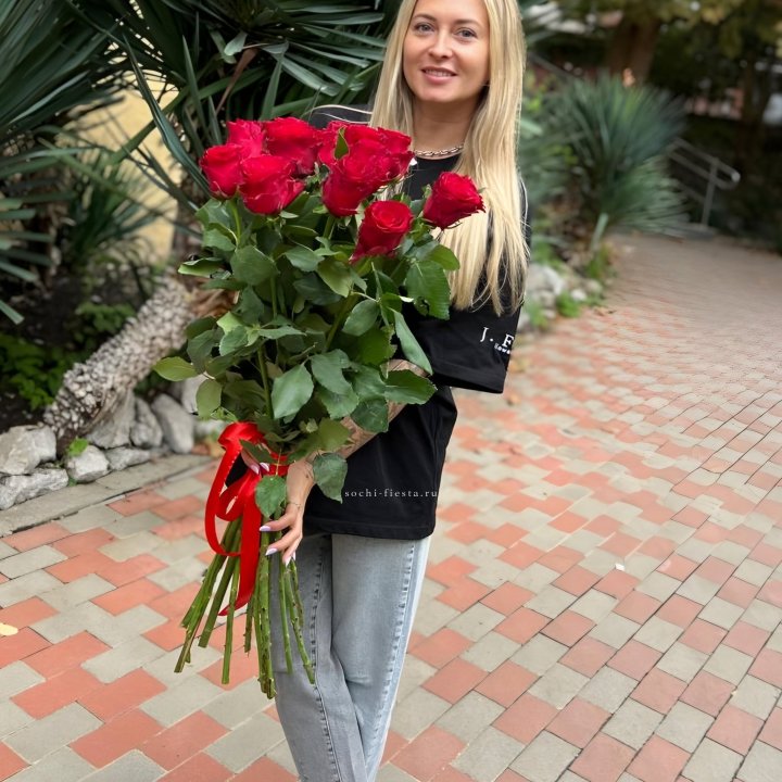 15 высоких красных роз в Владимире