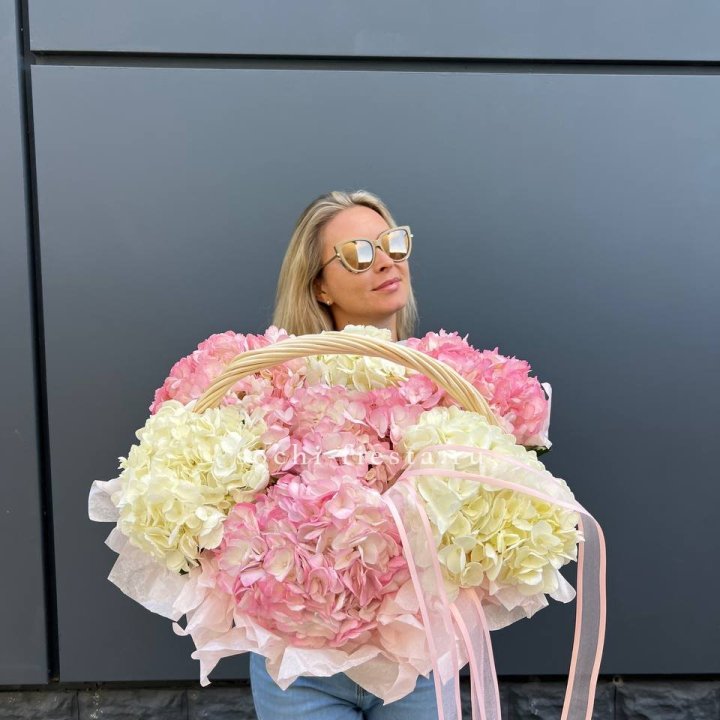 7 гортензий в корзине в Владимире