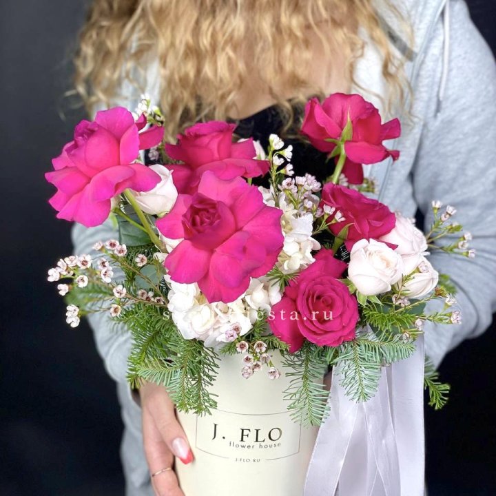 Новогодняя композиция в коробке пинк розе в Владимире