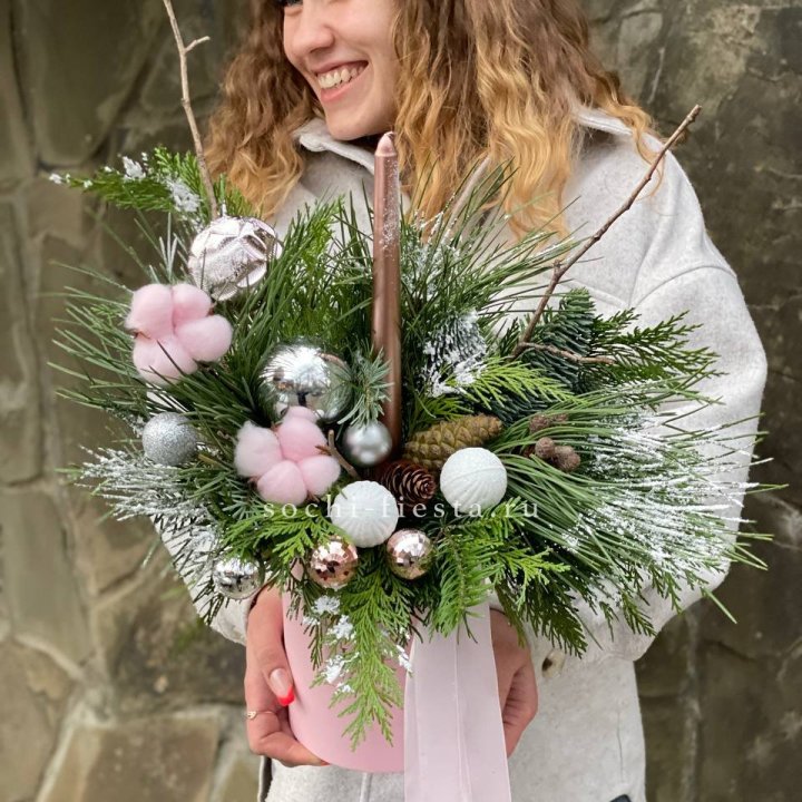 Новогодняя композиция в коробке пинк в Владимире