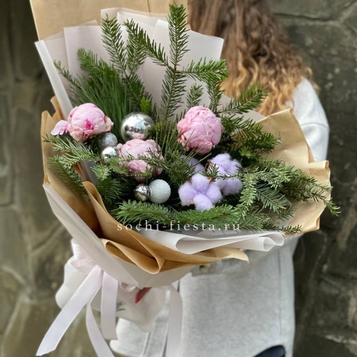 Новогодний букет с пионами  в Владимире