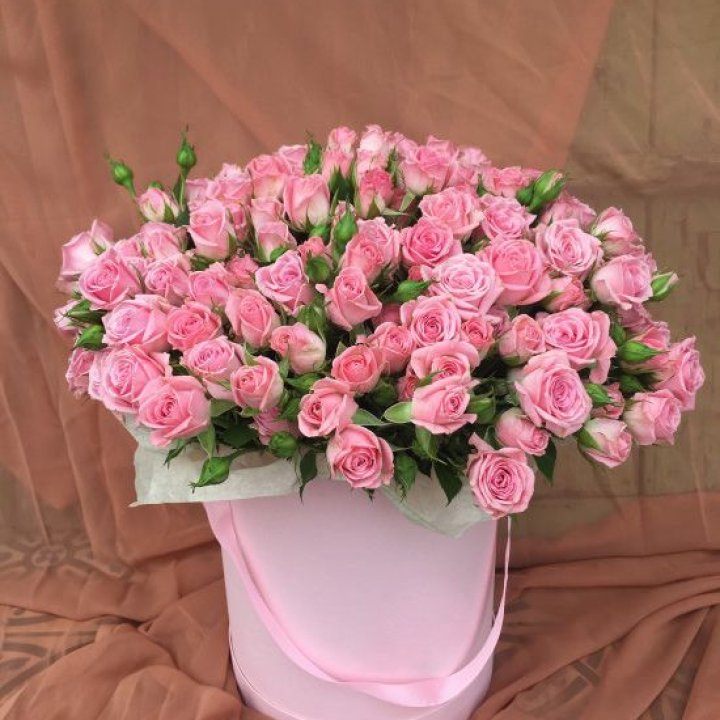 Кустовые розы в коробке в Владимире