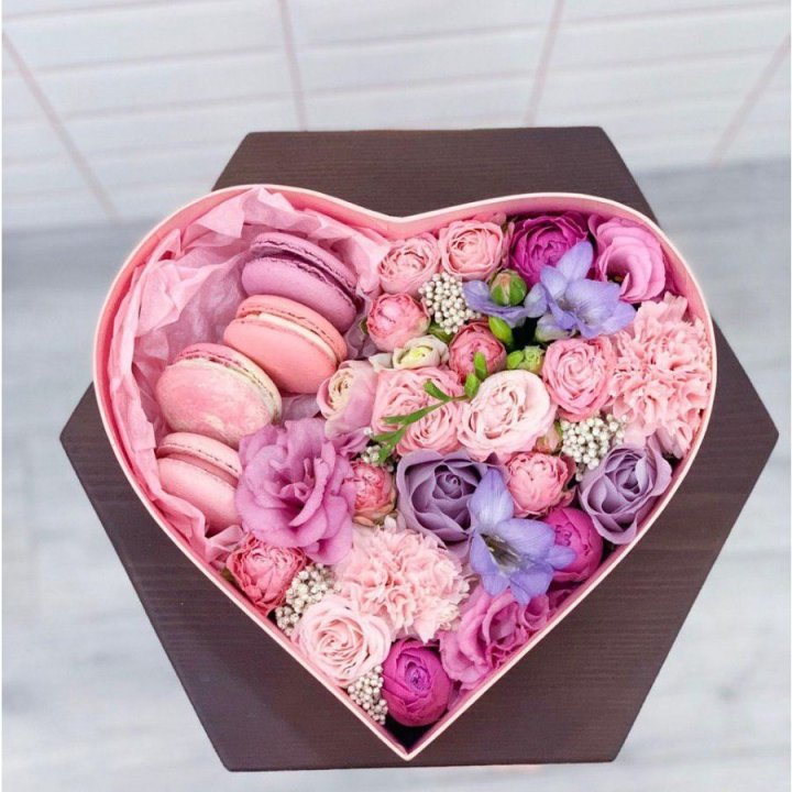 Бокс-сердце с макаронс  в Владимире
