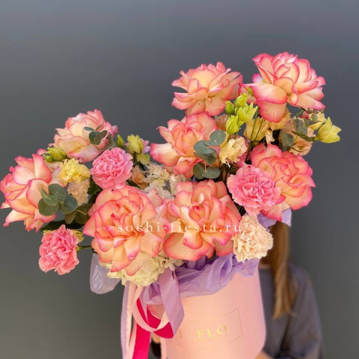 Бокс нежный с розами в Владимире