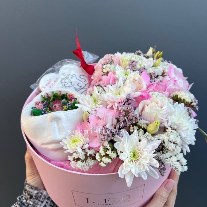 Цветы и свеча в коробке в Владимире