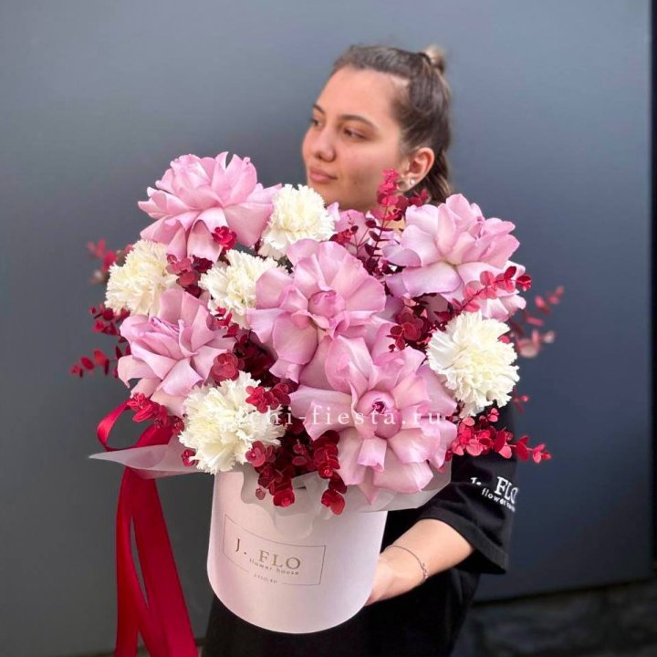 Бокс с французскими розами "Вела вита" в Владимире