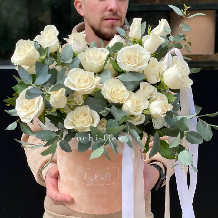 41 белая роз в бархатном боксе в Владимире