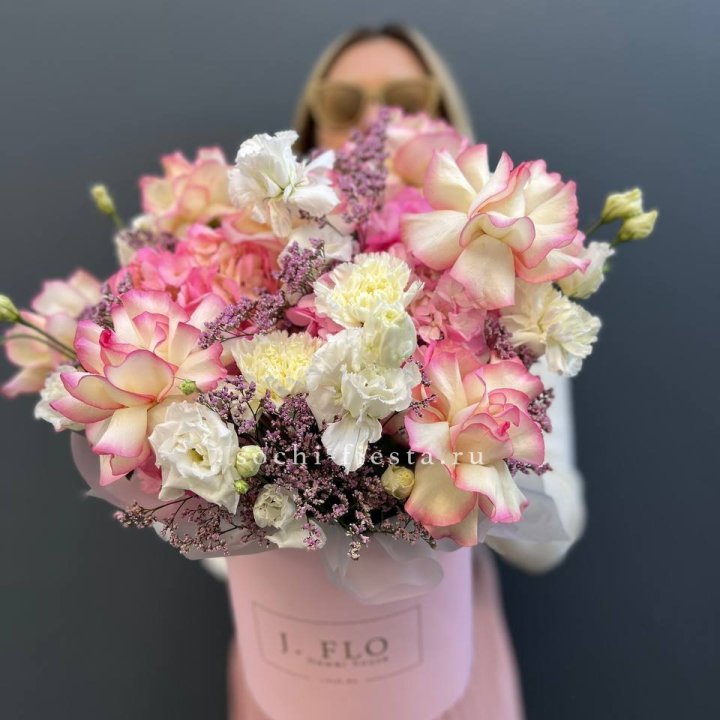 Цветочная композиция "Глория" в боксе в Владимире