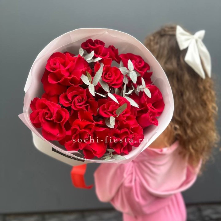 11 Красных французских роз в Владимире