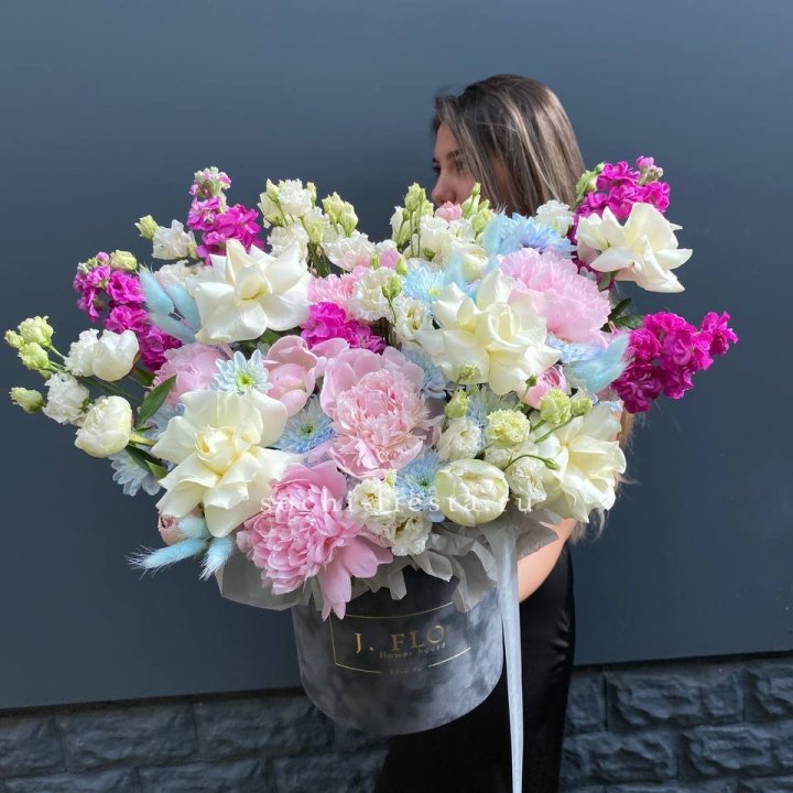 Дизайнерский цилиндр "Пионы гарден" в Владимире