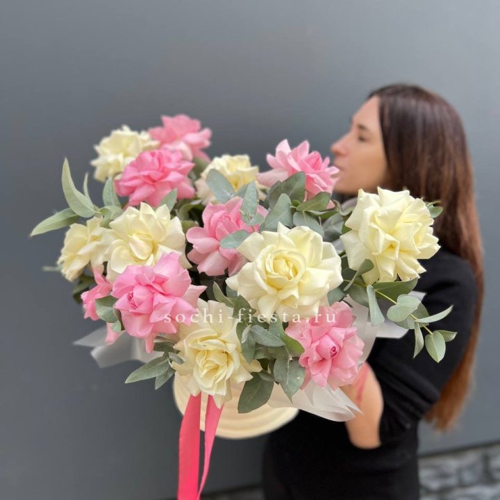 Зефирный бокс из 17 французских роз микс в Владимире