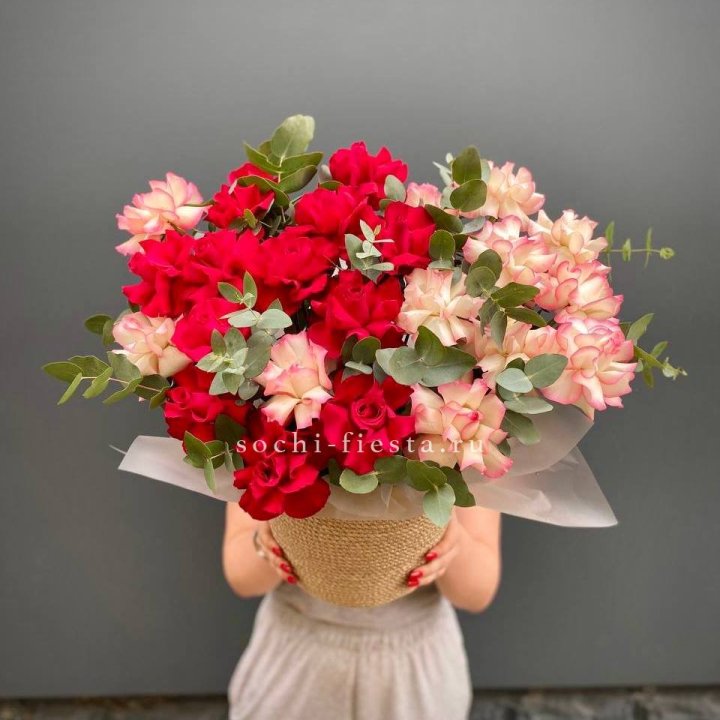 25 Французских роз в джутовом кашпо  в Владимире