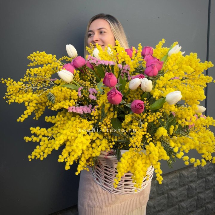 Цветочная корзина с мимозой "Спринг" в Владимире