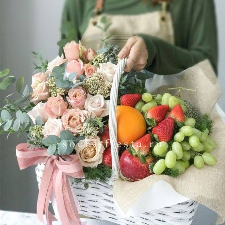 Фруктовая корзина c цветами в Владимире