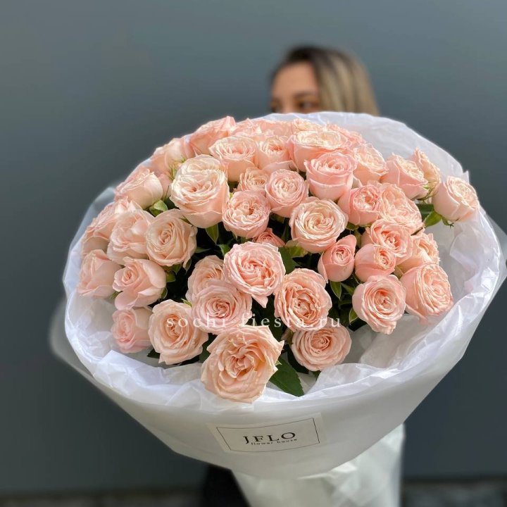 Букет кустовых роз Бомбастик в Владимире