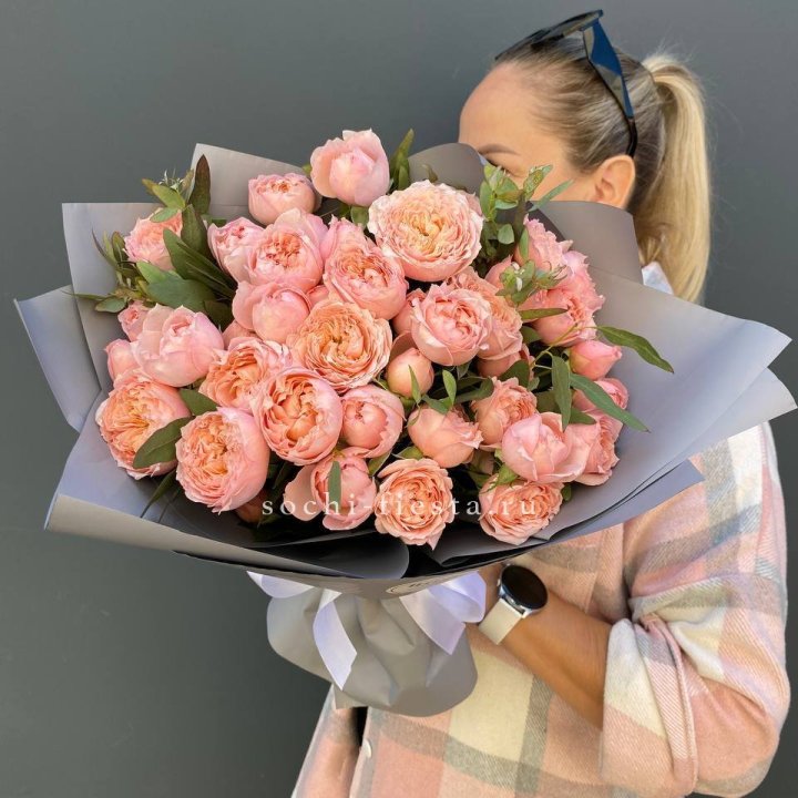 Букет с пионовидными розами "Пивайн" в Владимире