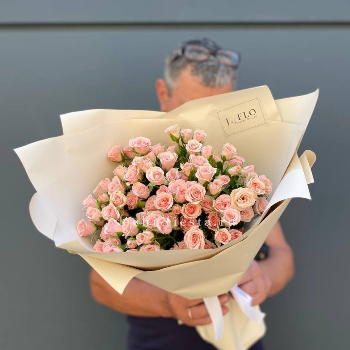 Кустовые розы леди в Владимире