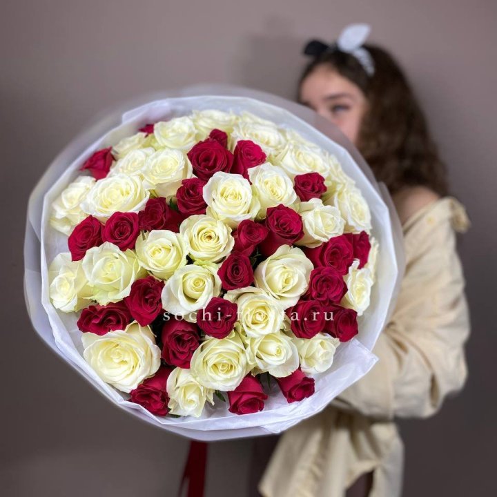 Микс из 55 роз в Владимире