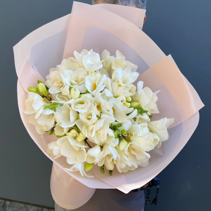 Букет белых фрезий  в Владимире