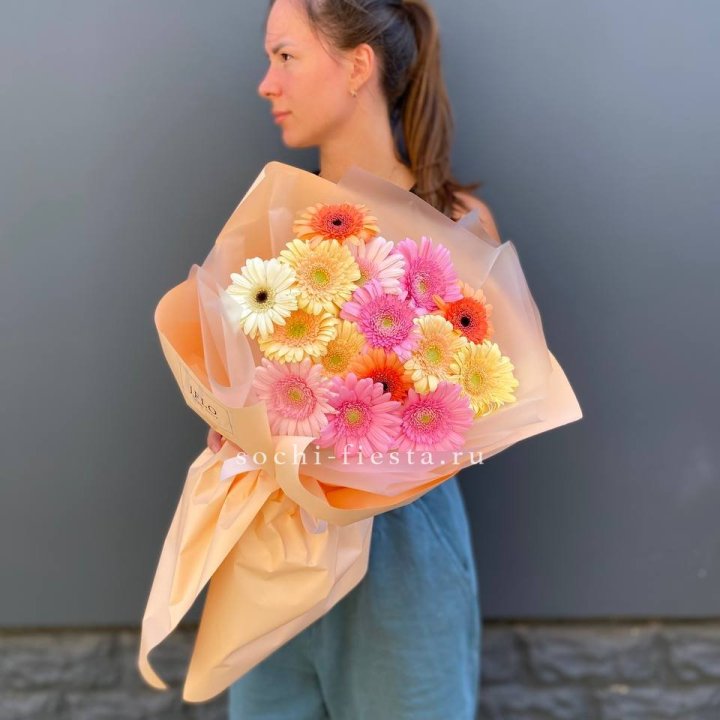 Букет разноцветных гербер в Владимире